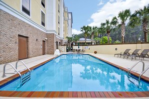 Outdoor pool, pool loungers