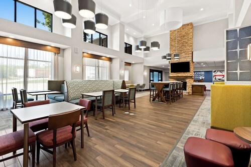 Hampton Inn & Suites Canton