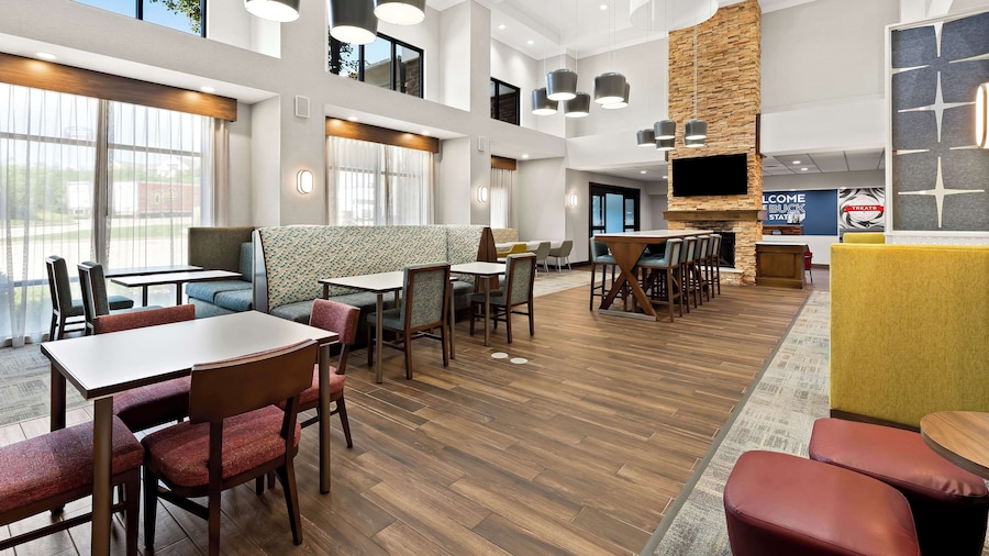 Hampton Inn & Suites Canton