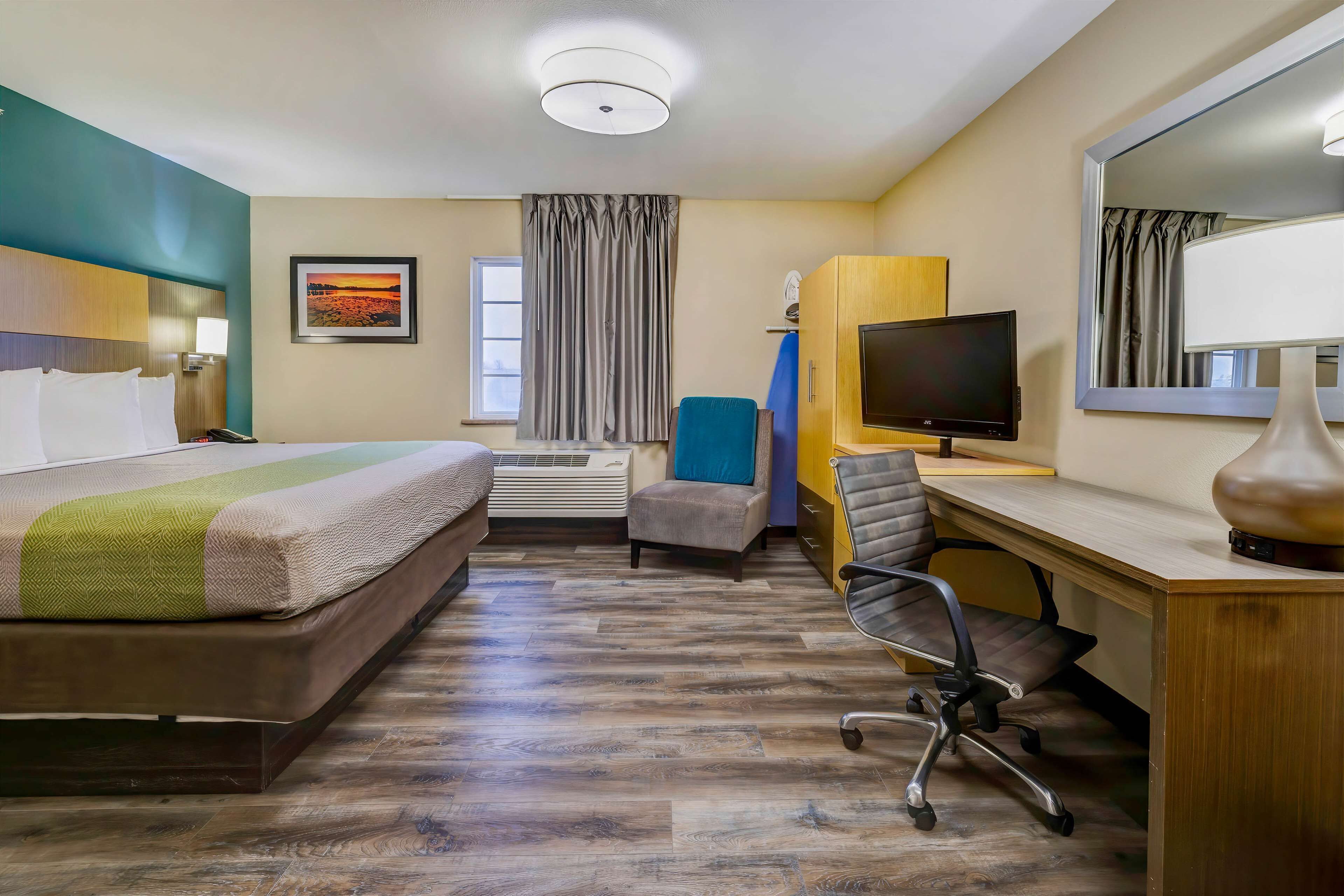 Skrivebord, skrivebord for bærbar PC og blendingsgardiner