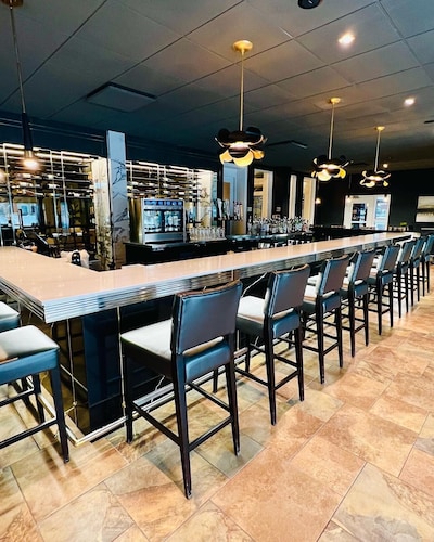 Hôtel & Suites Le Dauphin Drummondville