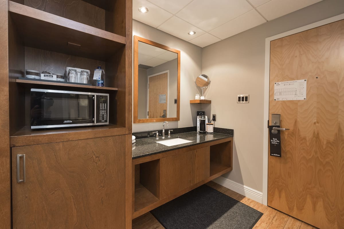 premium bedding, in-room safe, individually furnished, desk