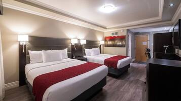 Habitación de diseño, 2 camas de matrimonio (Urban) | Ropa de cama de alta calidad, caja fuerte, mobiliario individual