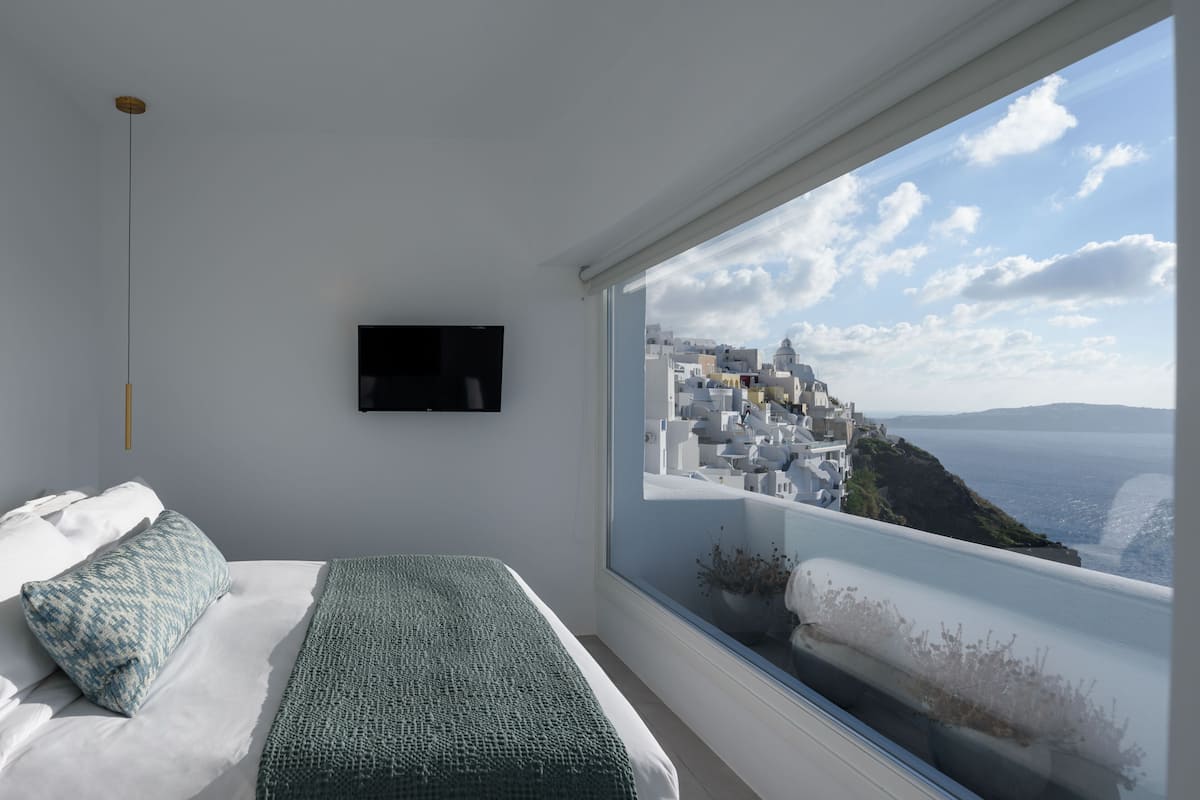 Suite, Balcony (Outdoor Jetted tub Caldera view ) | 1 bedroom, premium bedding, minibar, in-room safe