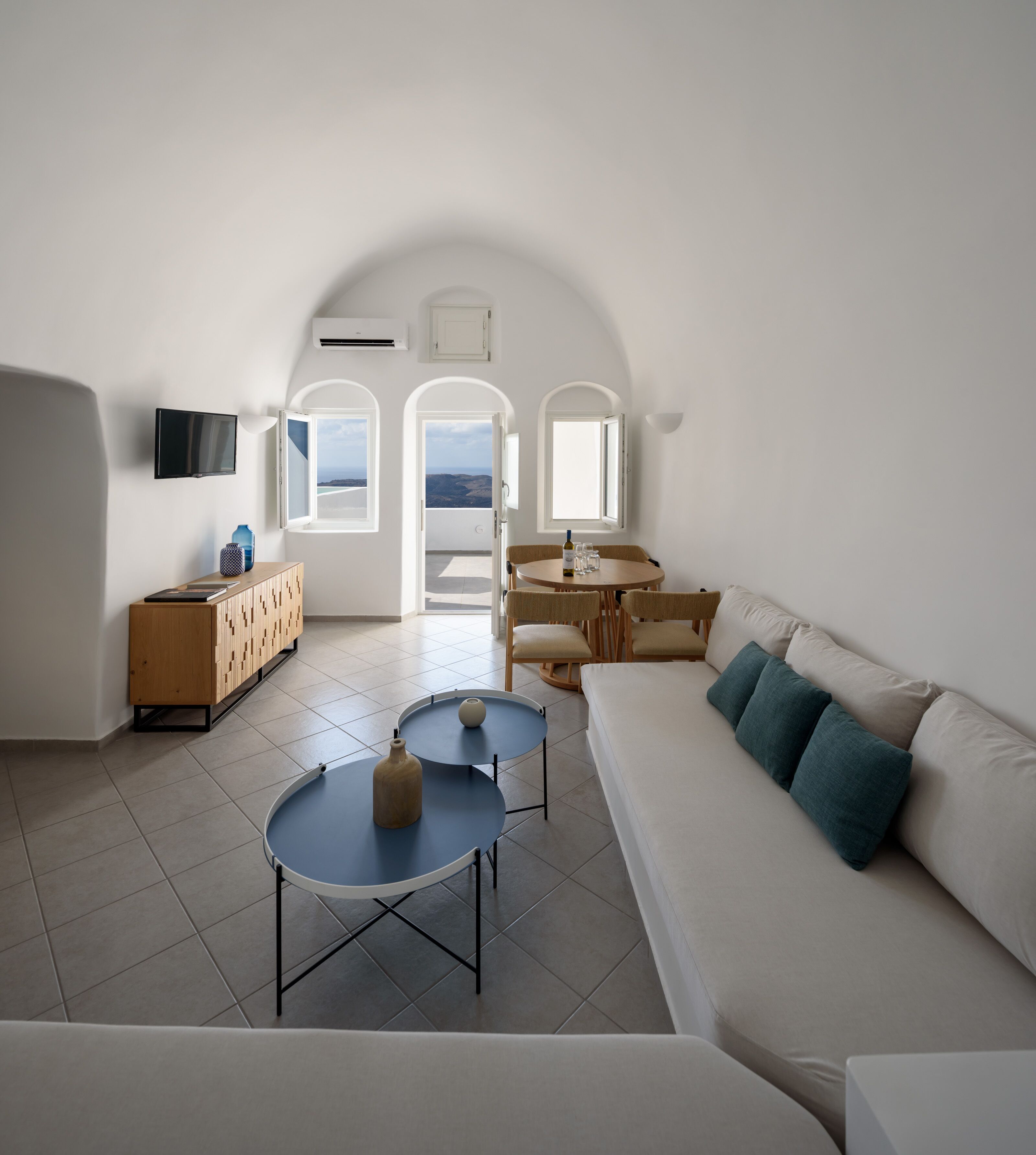 Villa (Caldera View outdoor Jetted tub) | Literie de qualité supérieure, minibar, coffres-forts dans les chambres