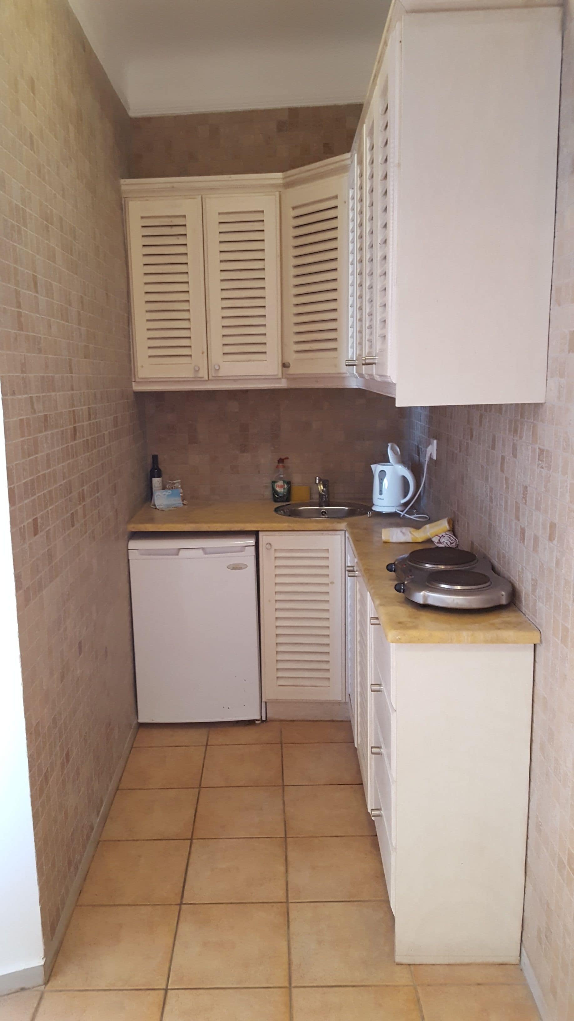 grand suite | private kitchenette | fridge, coffee/tea maker, electric kettle