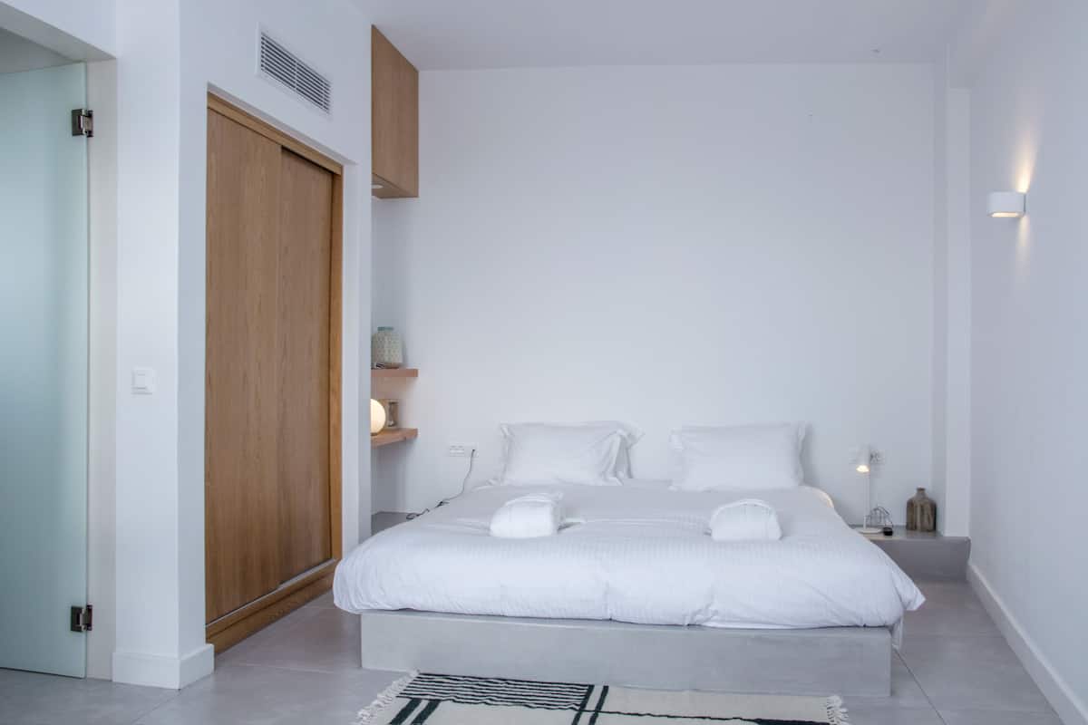 Suite, Pool View (Caldera View) | 1 bedroom, premium bedding, minibar, in-room safe
