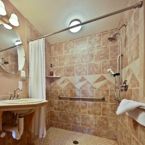 Habitación económica, 2 camas individuales, para no fumadores | Baño | Regadera, secadora de cabello, piso con calefacción, toallas