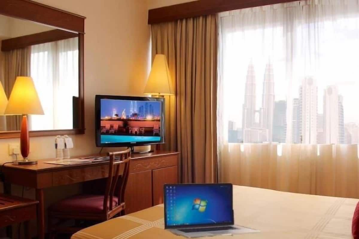 Minibar, in-room safe, desk, laptop workspace