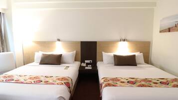 Premium Quadruple Room | 1 bilik tidur, bar mini, peti besi dalam bilik, meja