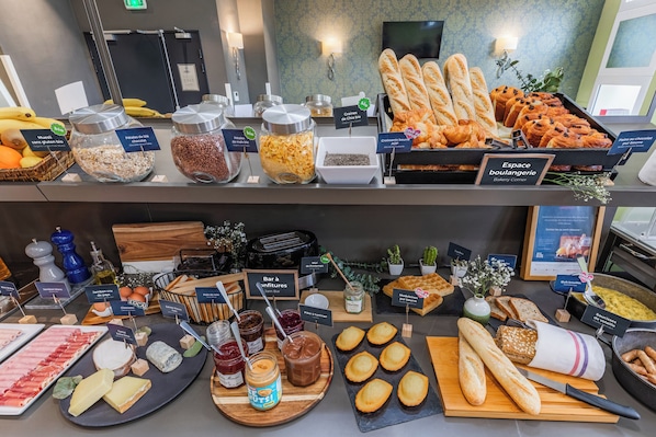 Desayuno buffet diario (EUR 19 por persona)