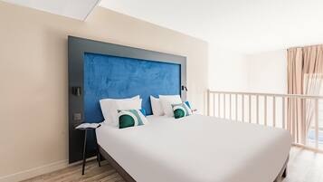 Appartement Supérieur, 1 chambre | Coffres-forts dans les chambres, bureau, chambres insonorisées