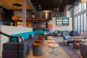 Lobby sitting area - Aloft Birmingham Soho Square (Birmingham)