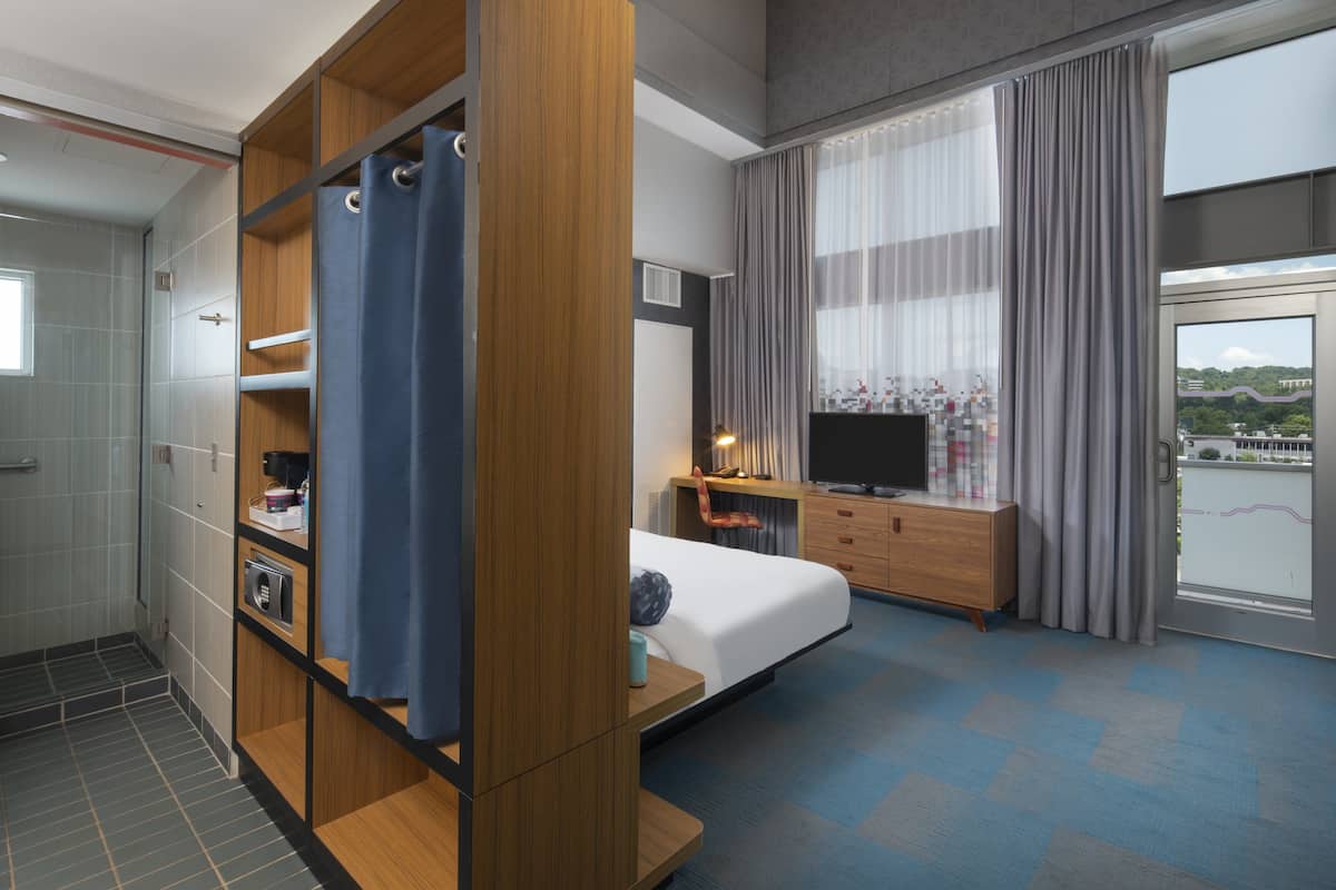 aloft, Chambre, 1 trÚs grand lit, vue sur la ville, en coin | Literie hypoallergénique, lit avec matelas à plateau-coussin