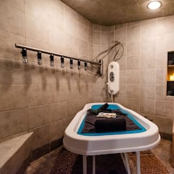 Couples treatment rooms, body treatments, hydrotherapy, aromatherapy