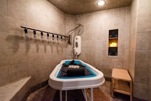 Couples treatment rooms, body treatments, hydrotherapy, aromatherapy