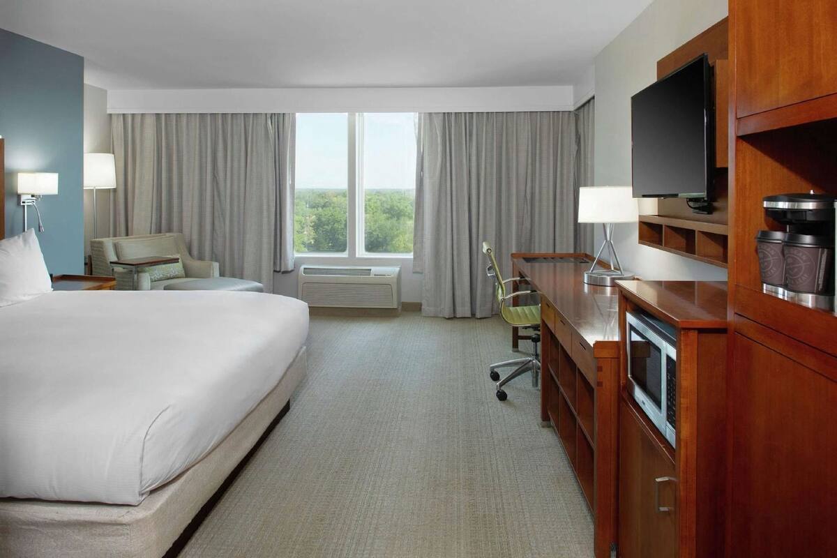 Premium bedding, in-room safe, iron/ironing board, cribs (free)