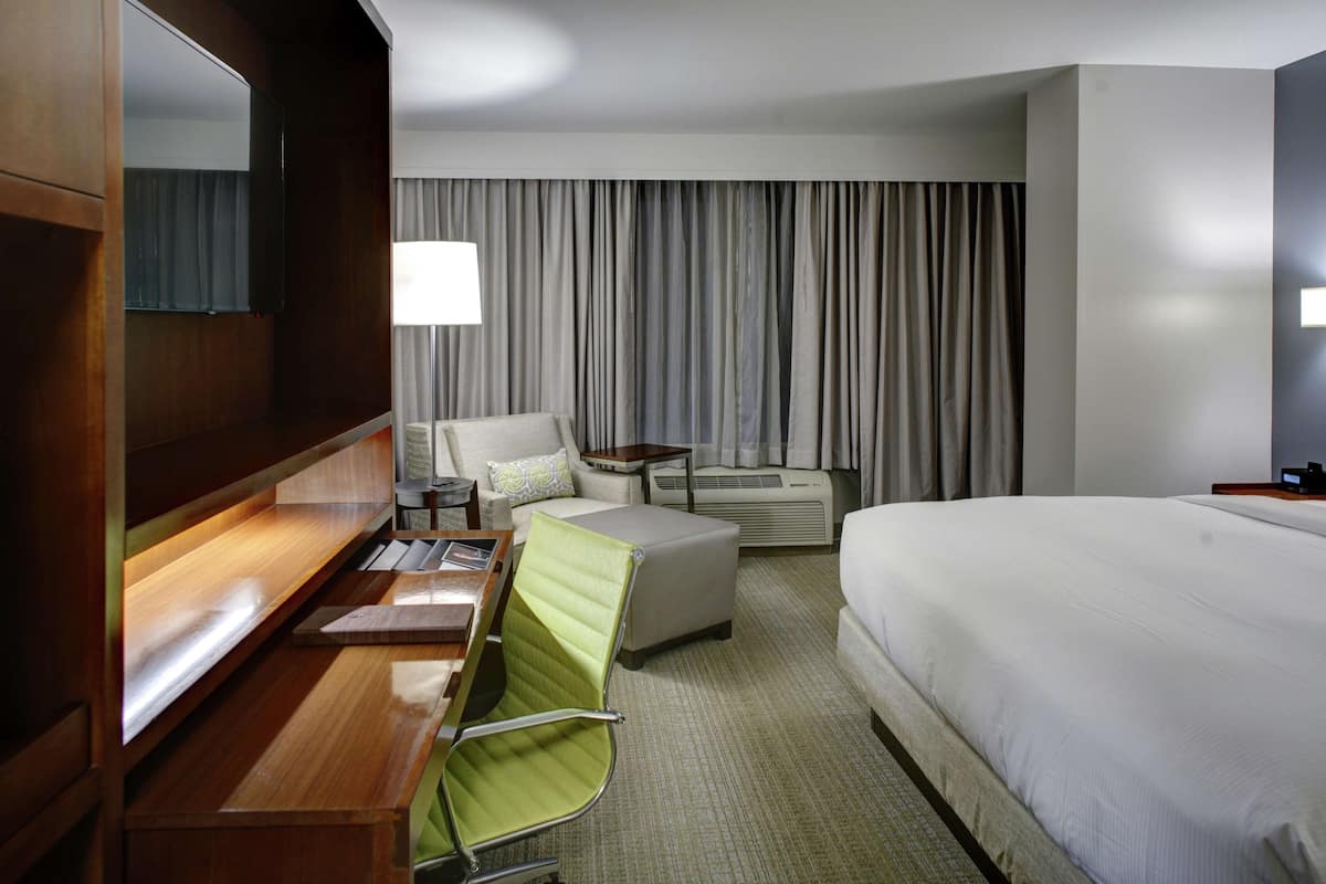 Premium bedding, in-room safe, iron/ironing board, free cots/infant beds