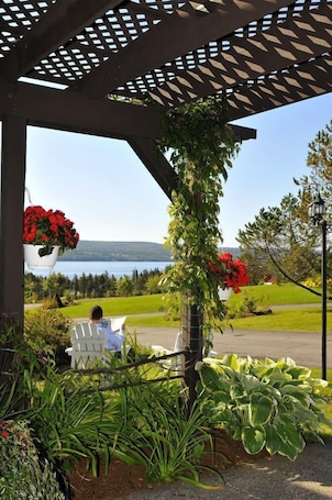 Garden. Silver Dart Lodge