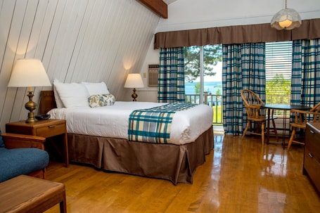 Chalet, 1 Queen Bed | Desk, blackout drapes, iron/ironing board, free WiFi. Silver Dart Lodge