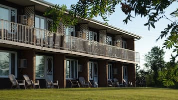Standard Room, 2 Queen Beds, Lake View | Balcony view