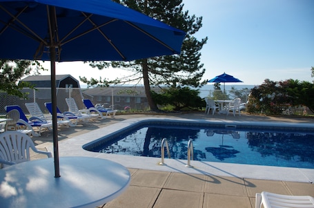 Seasonal outdoor pool, open 8:00 AM to 10:00 PM, pool umbrellas. Silver Dart Lodge