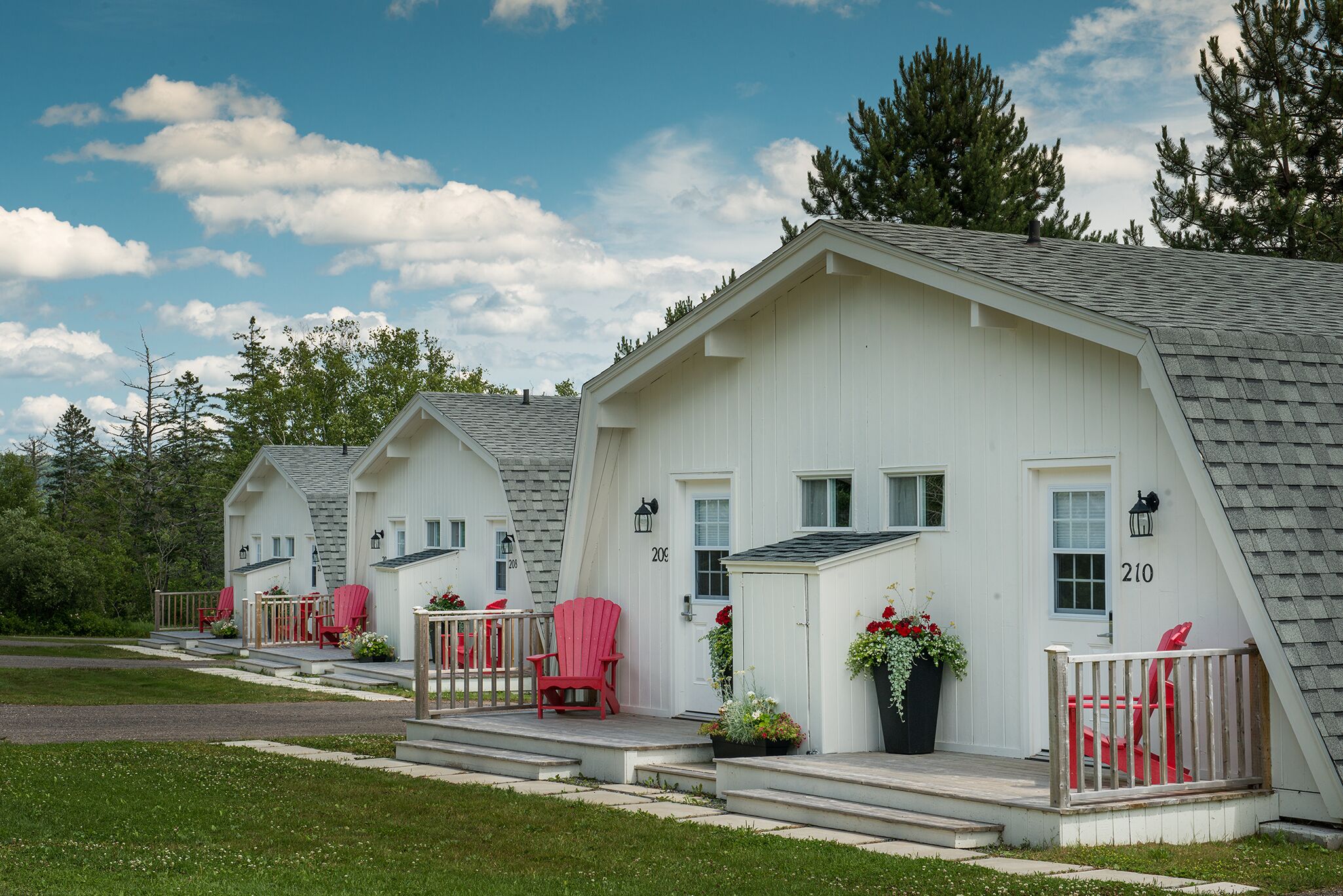 chalet, 2 queen beds  | desk, blackout curtains, iron/ironing board, free wifi