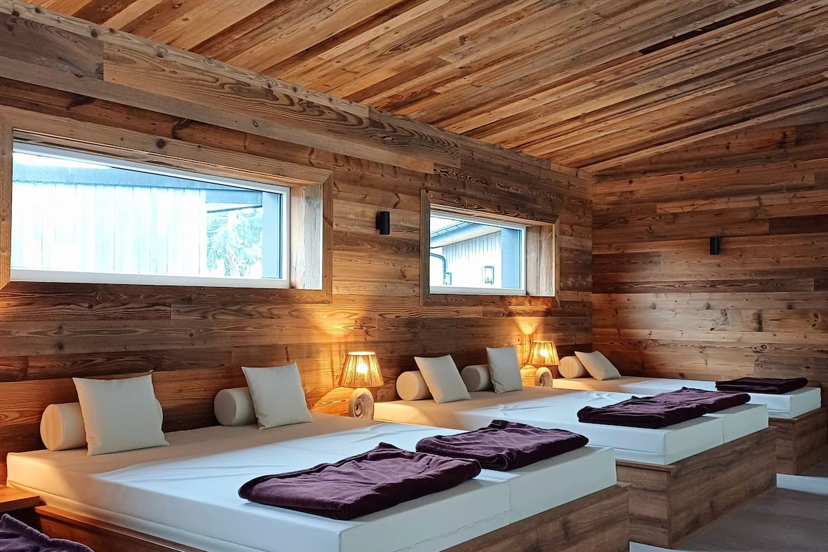 sauna, steam room, body treatments, aromatherapy, hot stone massages