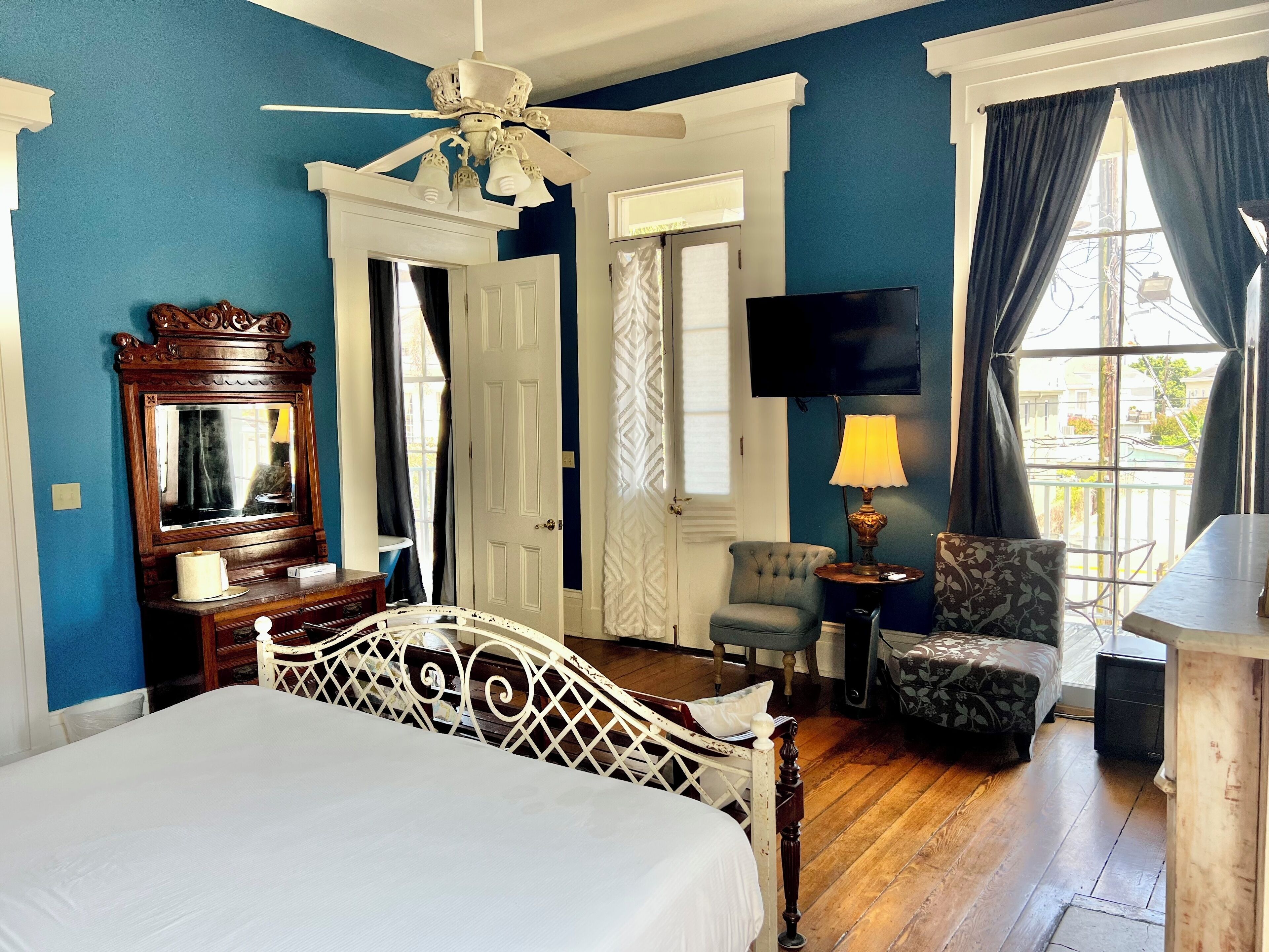 deluxe room | premium bedding, iron/ironing board, free wifi, bed sheets