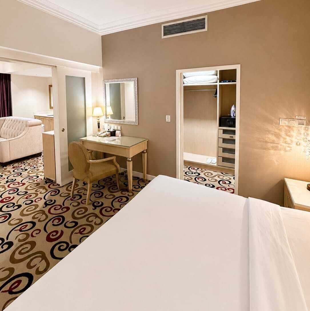 In-room safe, individually furnished, desk, iron/ironing board