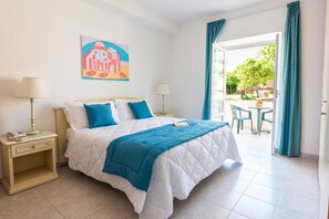 Minibar, in-room safe, desk, soundproofing - Parco Delle Agavi (Forio)