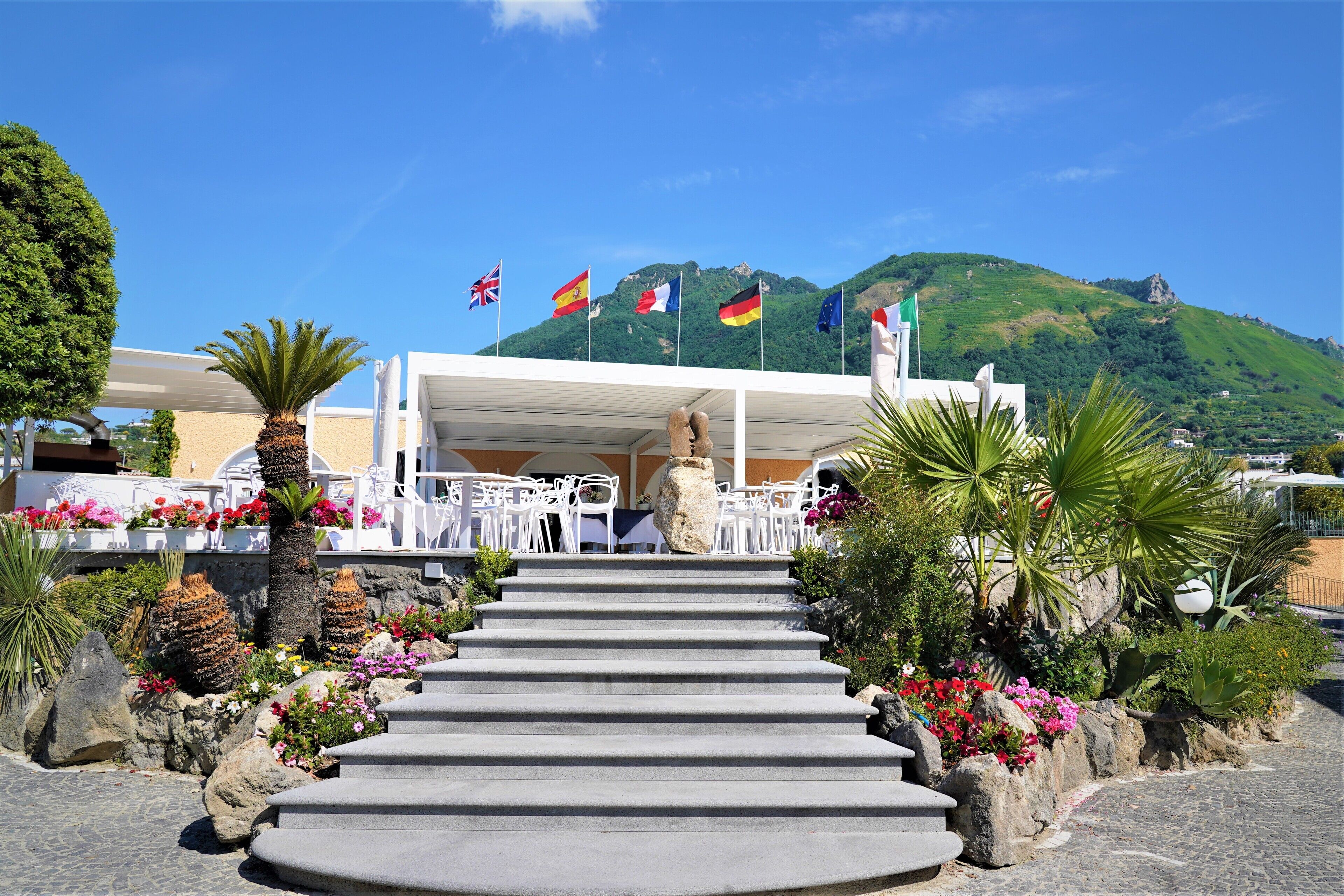 Pintu masuk hartanah