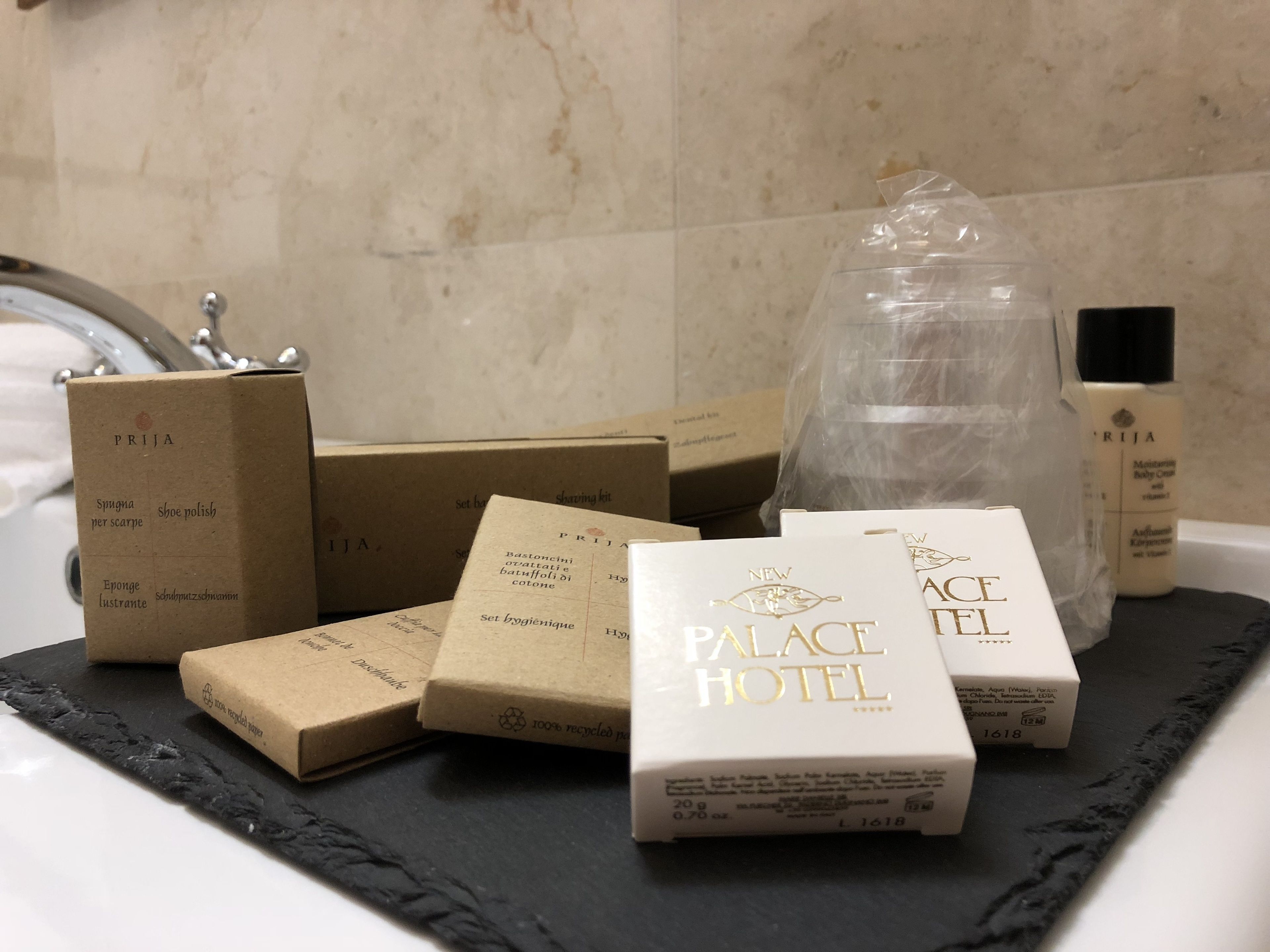 combined shower/bathtub, free toiletries, hair dryer, bidet