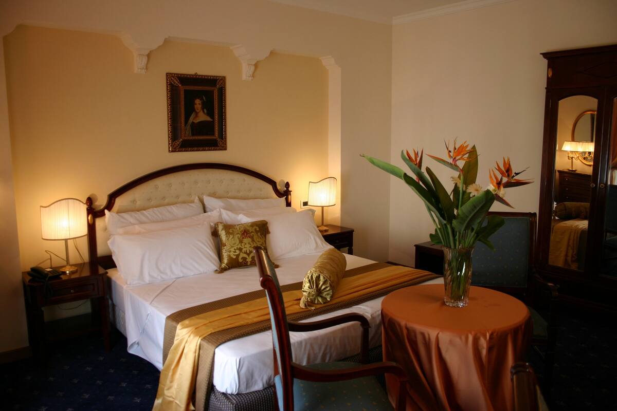Superior Room, Garden View | Hypo-allergenic bedding available, minibar, in-room safe, desk