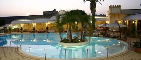 Seasonal outdoor pool, open 8:00 AM to 6:00 PM, pool umbrellas