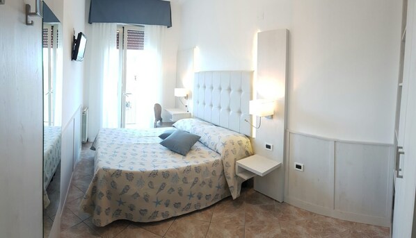 ميني بار وخزنة داخل الغرفة وواي فاي مجانًا وملاءات أسرّة