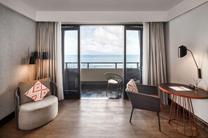 Premium bedding, in-room safe, desk, laptop workspace - Pullman Bali Legian Beach (Legian)