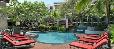 3 outdoor pools, pool umbrellas, sun loungers