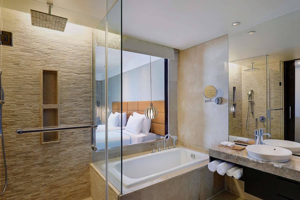 Premium bedding, in-room safe, desk, laptop workspace
