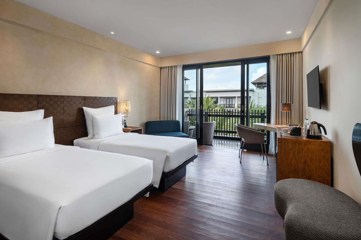 Deluxe Room, 1 Twin Bed, Garden View | Premium bedding, in-room safe, desk, laptop workspace