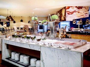Breakfast, lunch, dinner served; international cuisine, pool views  - Pullman Bali Legian Beach (Legian)