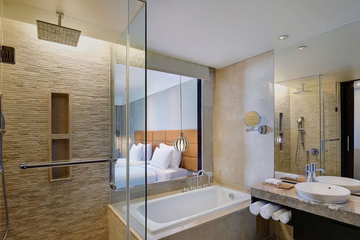 Premium bedding, in-room safe, desk, laptop workspace