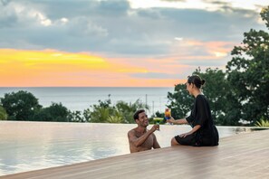 3 outdoor pools, pool umbrellas, pool loungers
