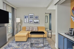 Egyptian cotton sheets, premium bedding, pillow-top beds, minibar