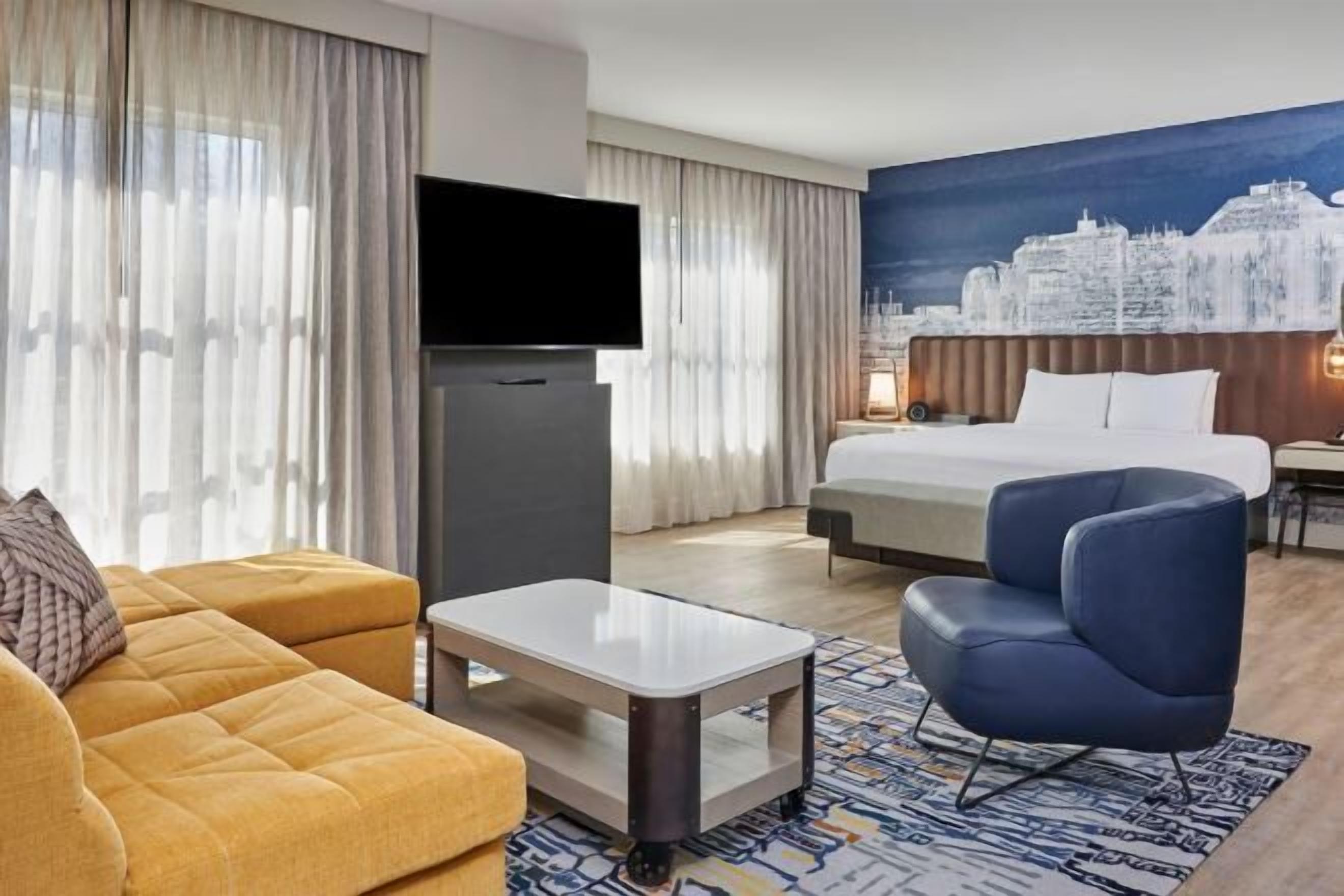 Egyptian cotton sheets, premium bedding, pillow-top beds, minibar