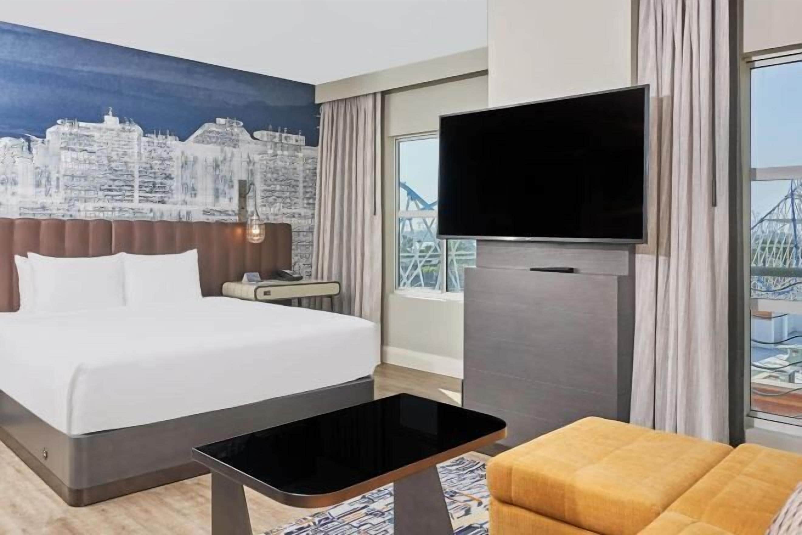 Egyptian cotton sheets, premium bedding, pillow-top beds, minibar