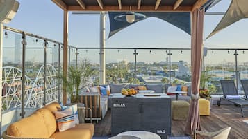 Outdoor pool, cabanas (surcharge), sun loungers