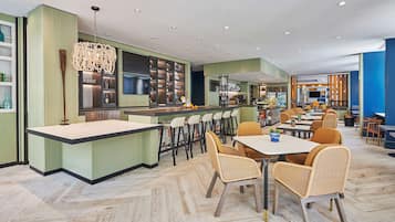 供應早餐及午餐