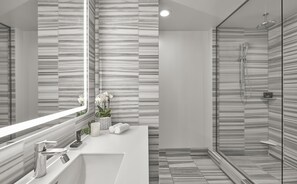 Articles de toilette de luxe, sèche-cheveux, peignoirs