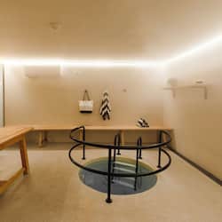 Couples treatment rooms, sauna, steam room, body treatments